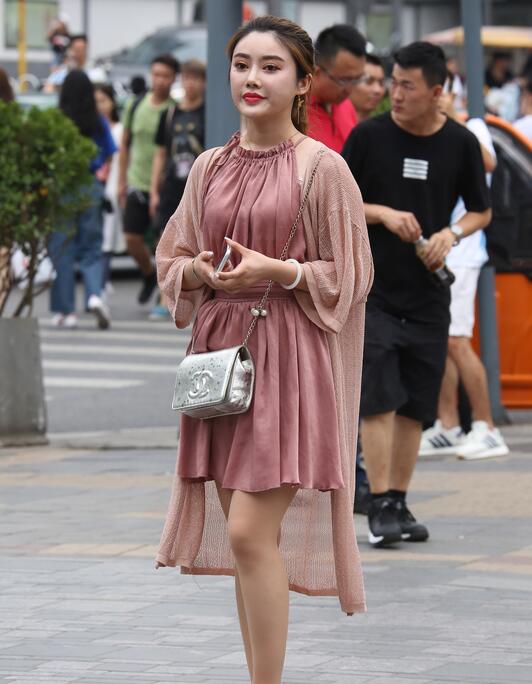 精选街拍 – 凉高肉丝性感美女