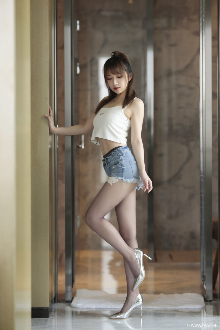 小女巫露娜 – 牛仔小裤裤-像素点