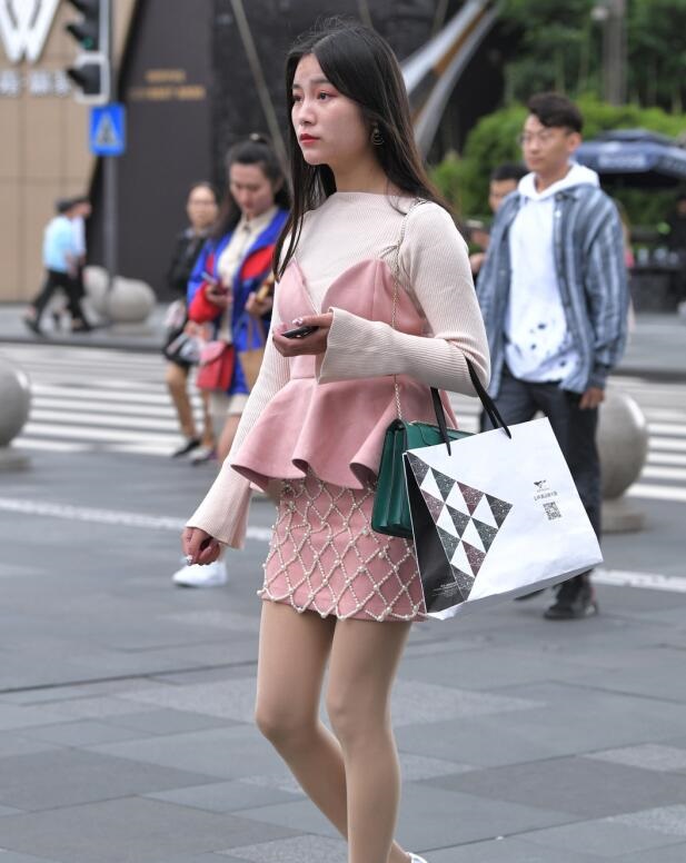 精选街拍 – 美腿，肉丝，细高跟小姐姐
