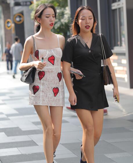 精选街拍 – 苗条美腿好身材