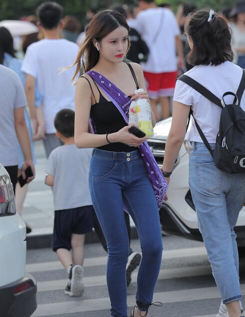 精选街拍 – 牛仔美腿