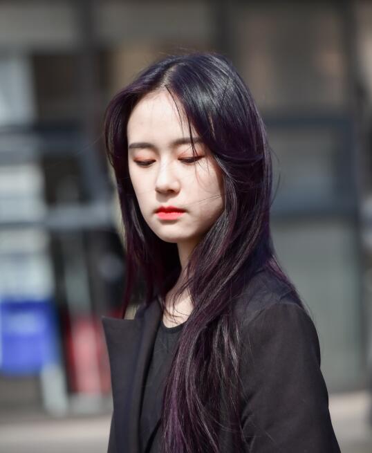 精选街拍 – 清纯肉丝美腿小妹