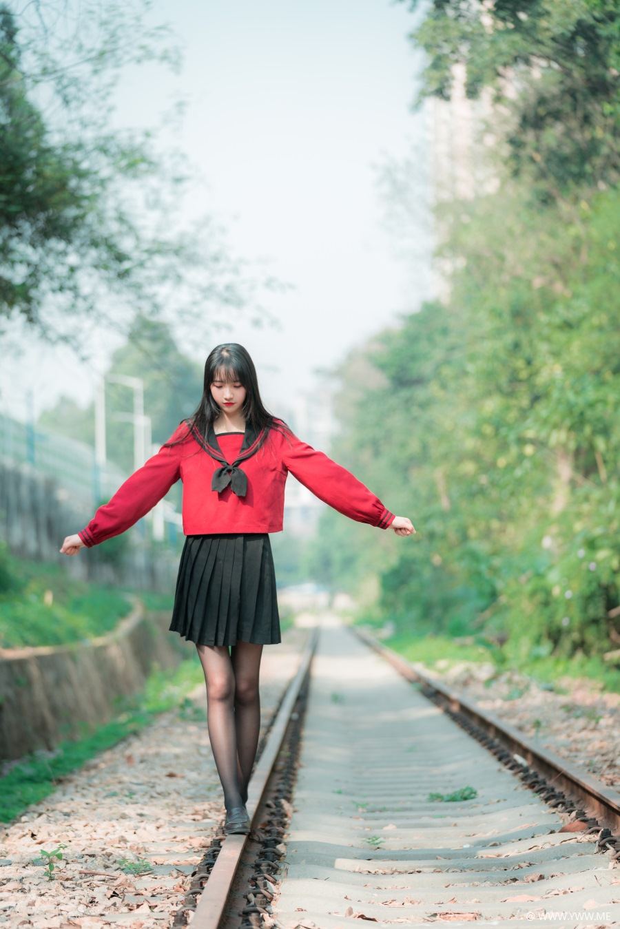 西瓜少女 – 铁轨成片-像素点