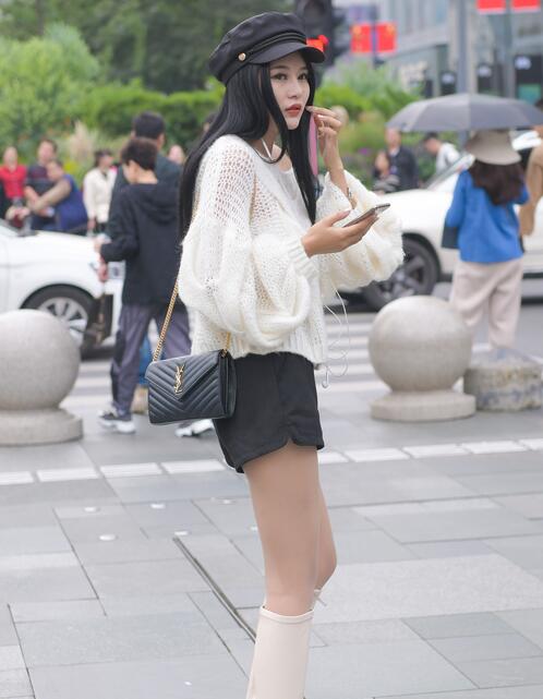 精选街拍 – 肉丝大长腿美女