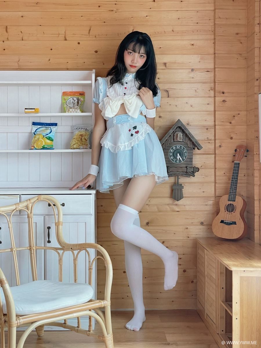 西瓜少女 – 蓝白女仆-像素点