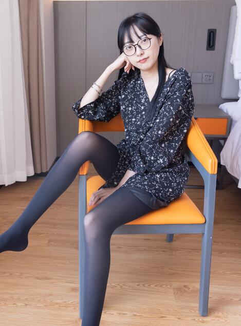 [BoBoSocks袜啵啵] NO.064 稚予-平底鞋、厚黑丝（花絮版）