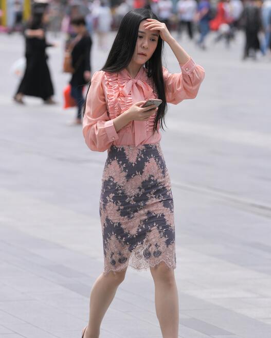 精选街拍 – 肉丝高跟气质美女
