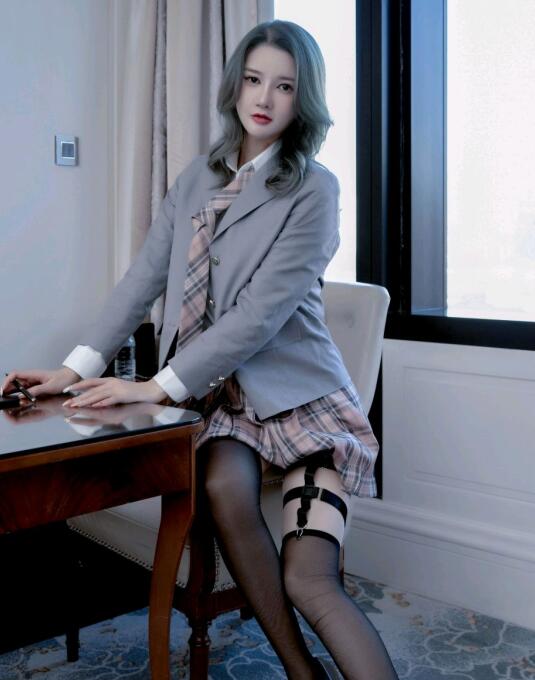 [XiuRen秀人网] 2022.04.11 No.4845 文芮jeninfer 美腿黑丝