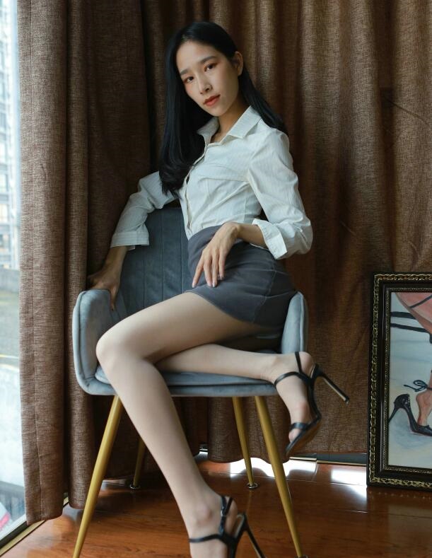[IESS异思趣向] 2022.02.14 丝享家 1004：美子《地板上的尤物》