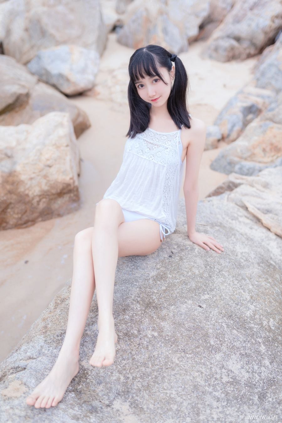萌系小姐姐木绵绵OwO – 海边白色比基尼电子版-像素点