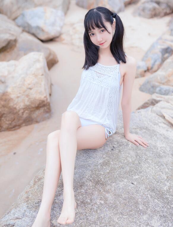 萌系小姐姐木绵绵OwO – 海边白色比基尼电子版