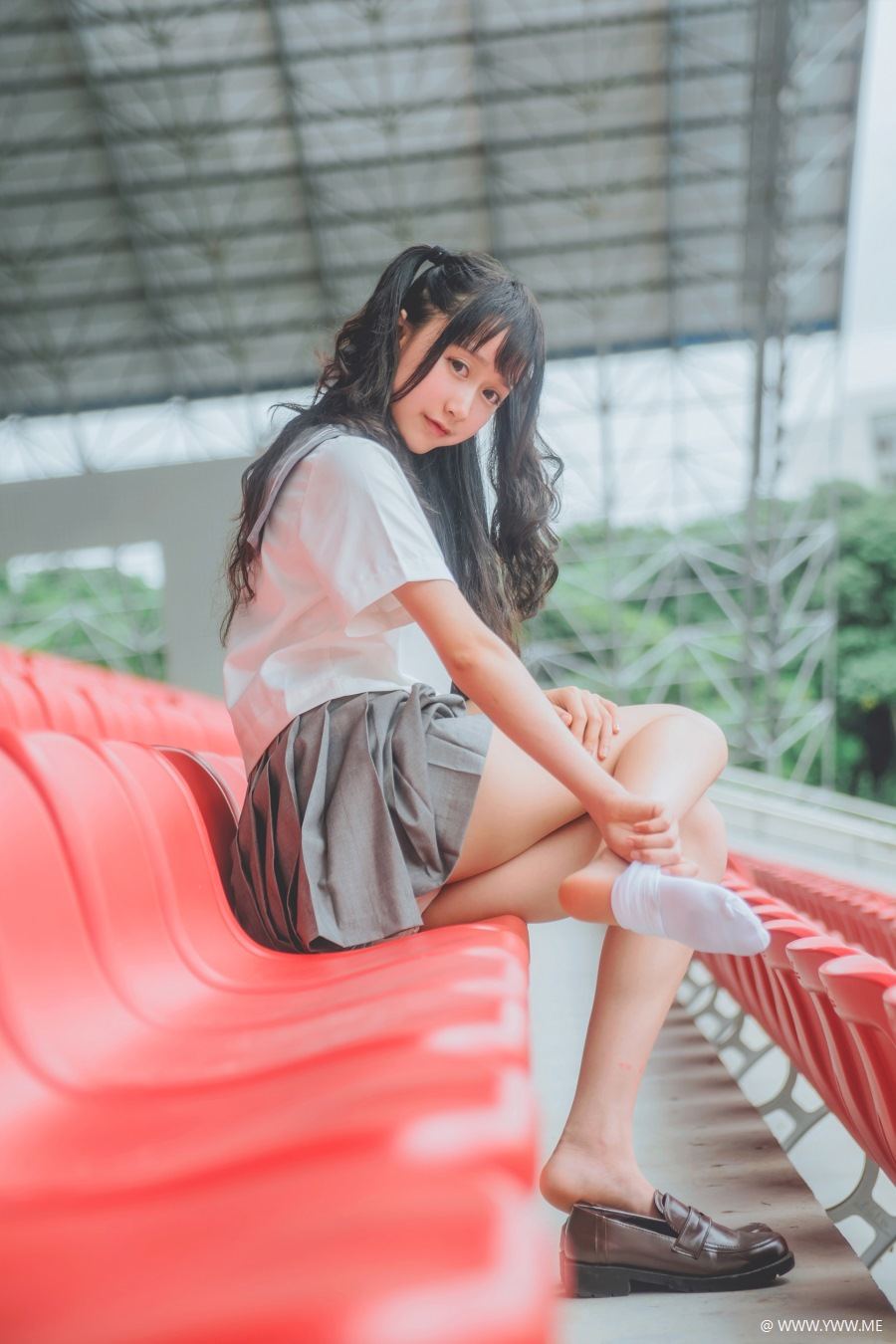 萌系小姐姐木绵绵OwO – 灰色JK-像素点