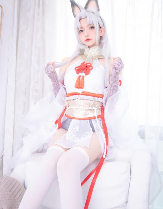 神楽坂真冬 – 白丝胡桃
