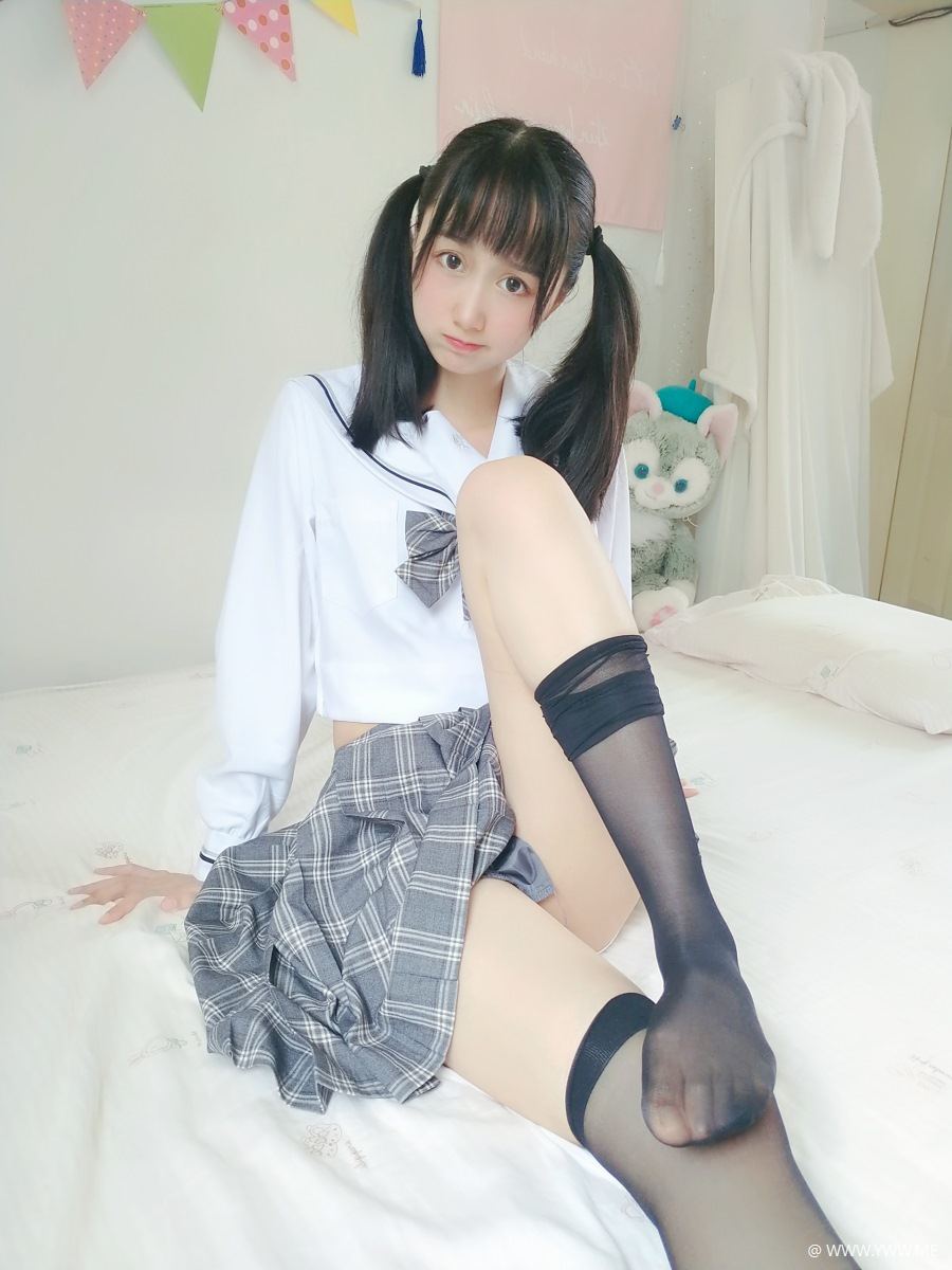 萌系小姐姐木绵绵OwO – 灰格子JK-像素点
