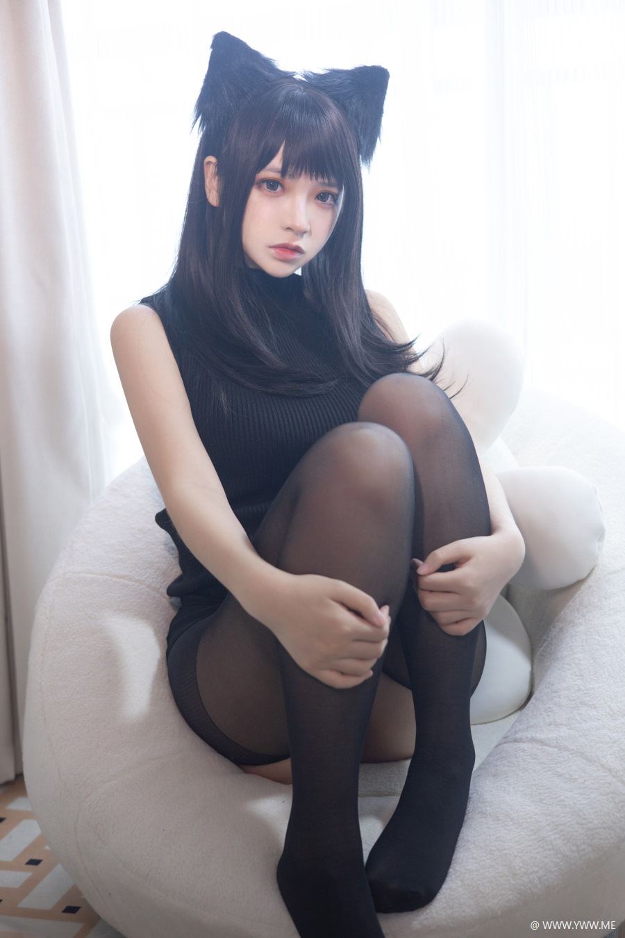 COS美女 疯猫ss – 2022新春生日本01 黑毛衣少女-像素点