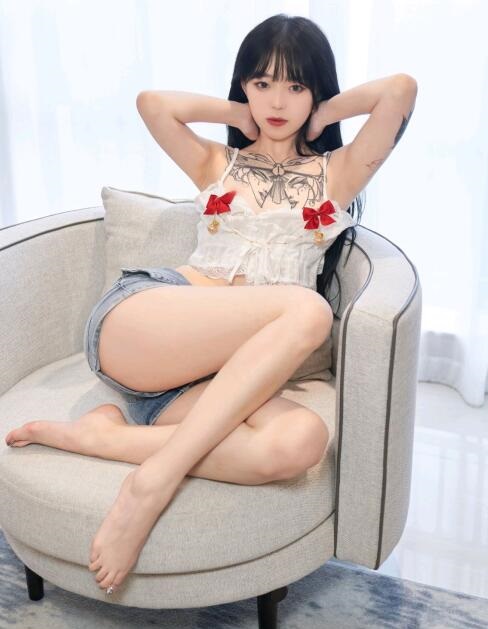 [XiuRen秀人网] 2022.06.09 No.5124 奶瓶. 牛仔裤美腿