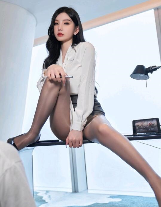 [XiuRen秀人网] 2022.06.22 No.5177 周于希Sally 丝袜美腿