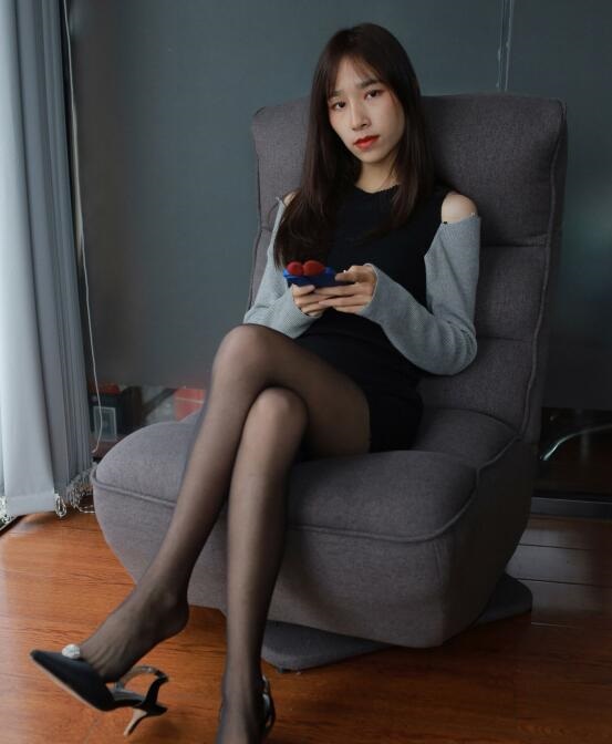 [IESS异思趣向] 2022.03.26 丝享家 1040：美子《沙发上的黑丝》