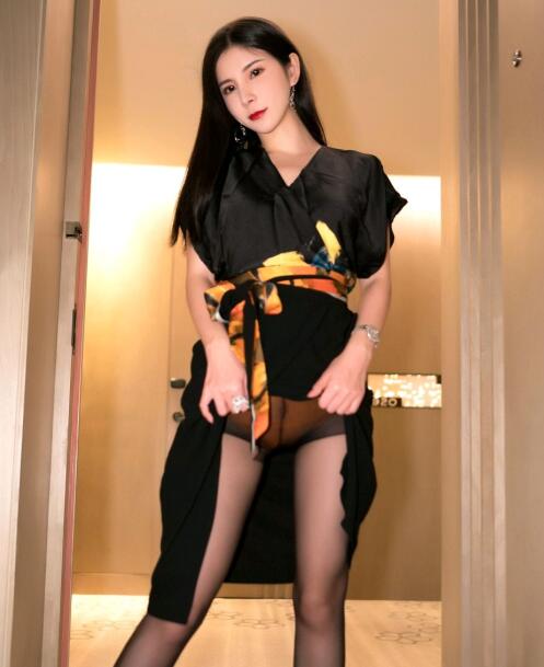 [FEILIN嗲囡囡] 2022.06.27 VOL.450 小蛮妖Yummy 黑丝美腿