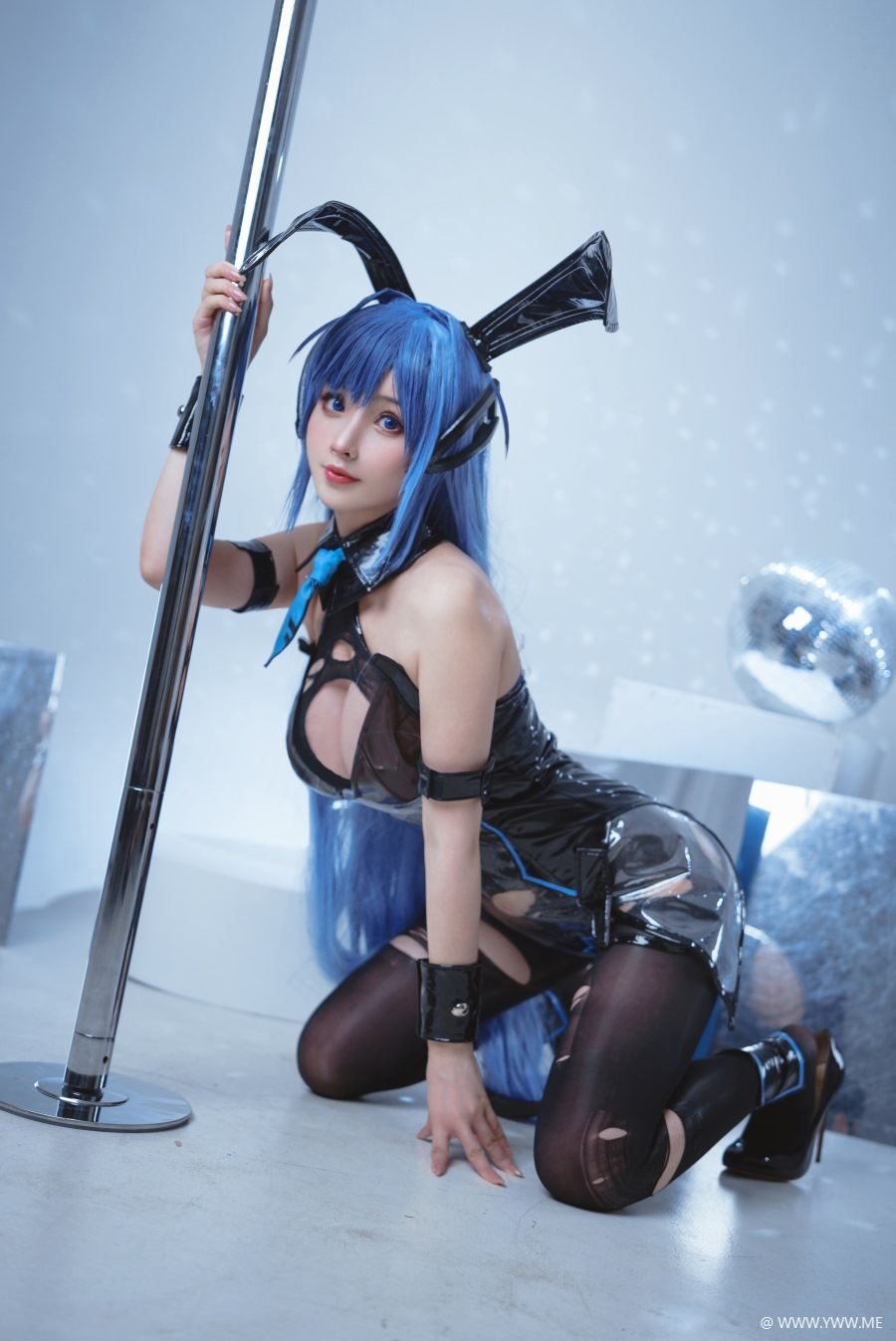 知名动漫Coser@rioko凉凉子 花园兔女郎-像素点
