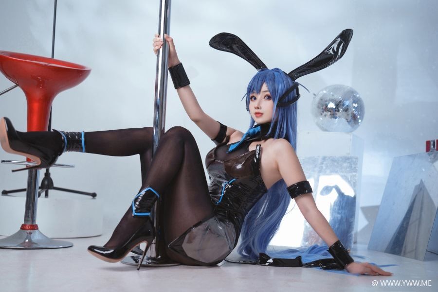 知名动漫Coser@rioko凉凉子 花园兔女郎-像素点