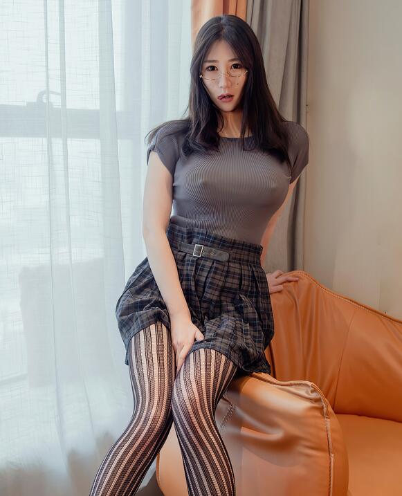[XiuRen秀人网] 2022.07.12 No.5260 顾乔楠Cora 美臀丝袜