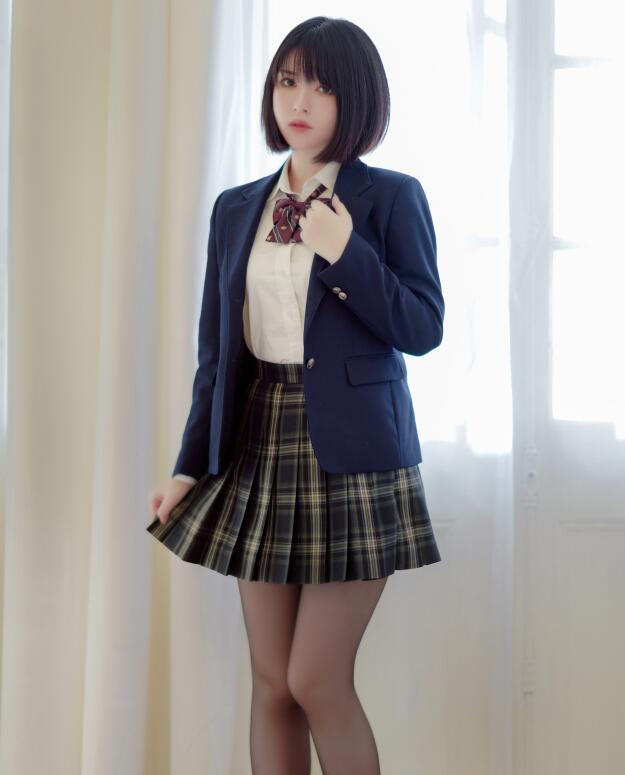 半半子 – 彼女の制服姿が好き