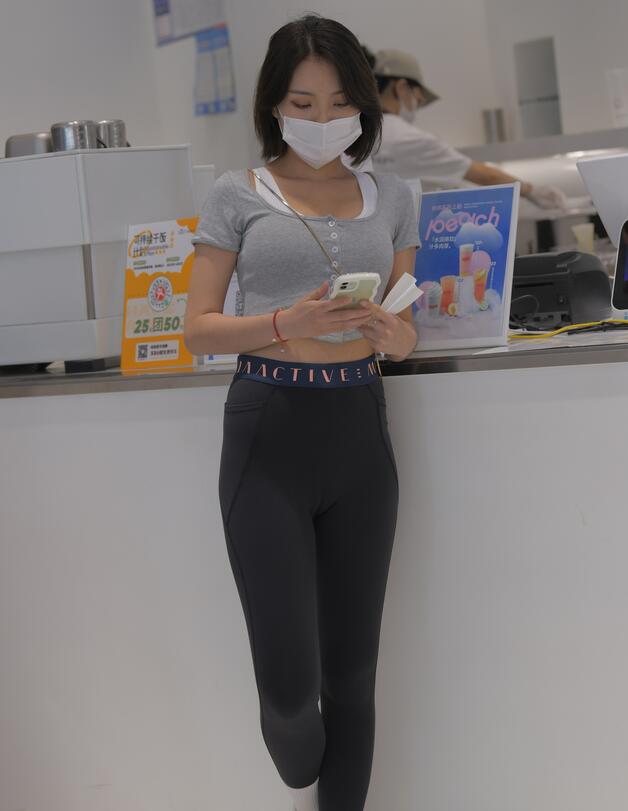 一始作品 黑色瑜伽裤美女