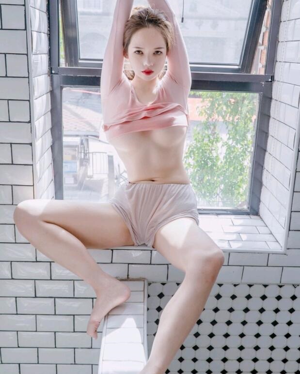 [XiuRen秀人网] 2022.08.01 No.5364 大美媚京 美臀美腿