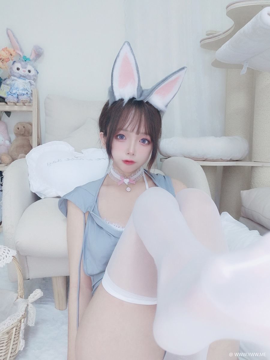 微博美臀@日奈娇 兔兔卫衣-像素点