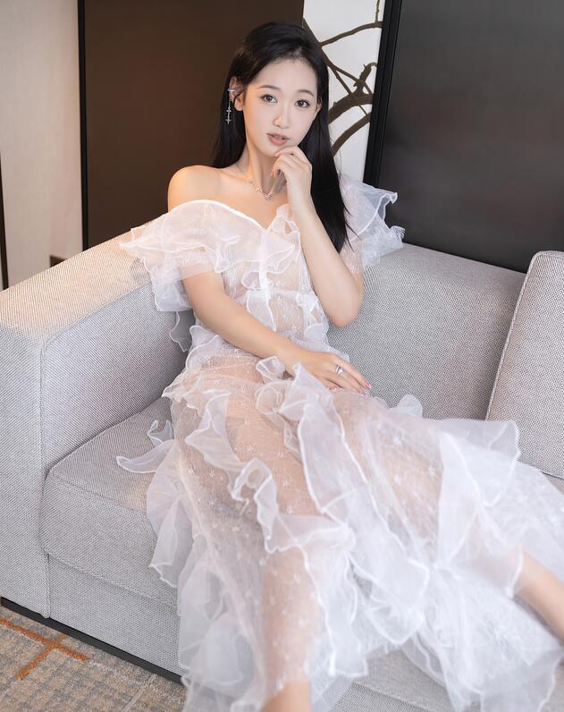 [XiuRen秀人网] 2022.08.03 No.5380 唐安琪 婚纱裙美腿