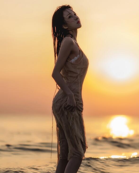 [YWW.ME] 2022.05.01 夕阳下沉醉 桜桃喵