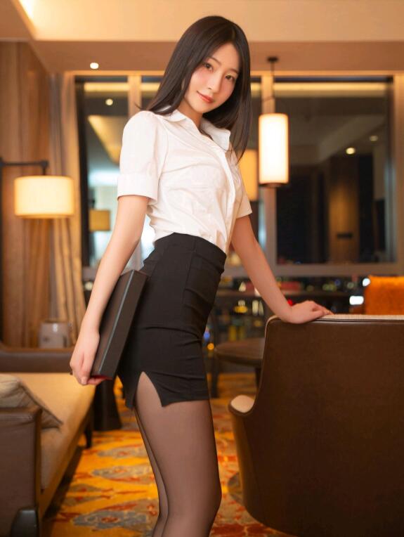[XiuRen秀人网] 2022.08.19 No.5464 熊小诺 短裙美腿