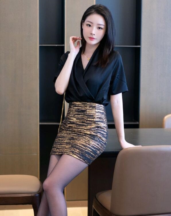 [XiuRen秀人网] 2022.09.21 No.5621 是小逗逗 黑丝美腿