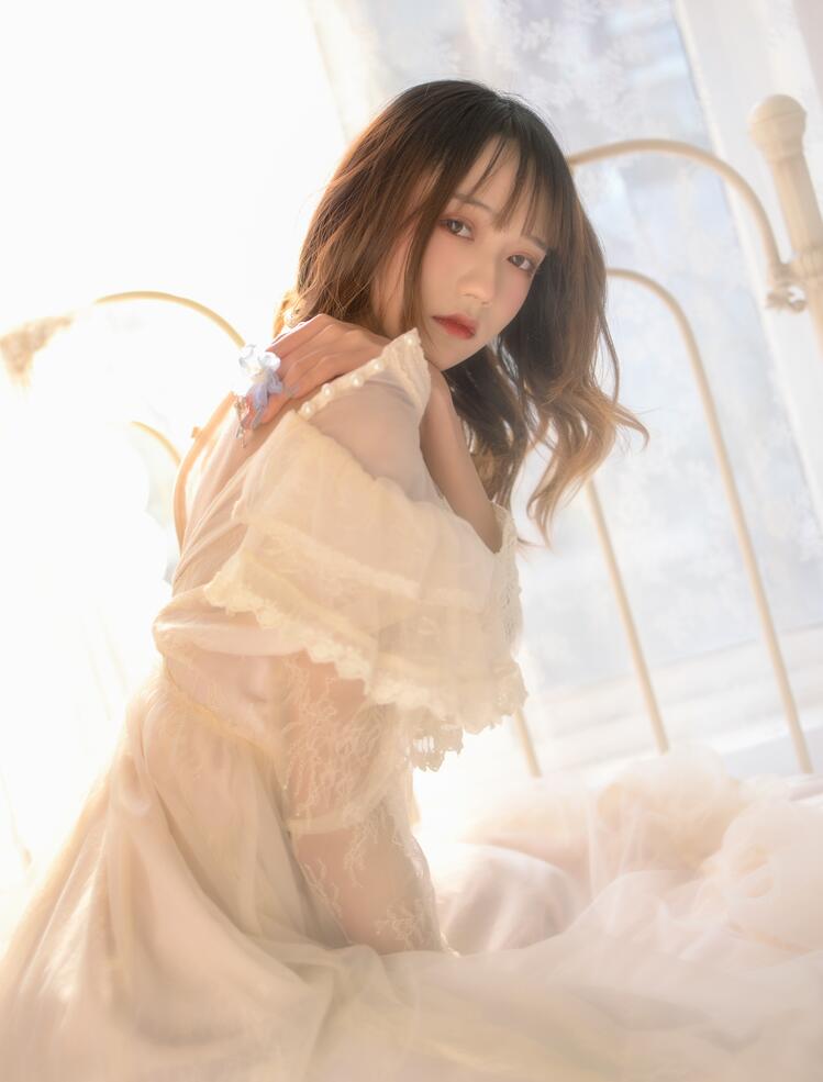 [YWW.ME] 2022.05.21 蓝风铃 兔子Zzz不吃胡萝卜