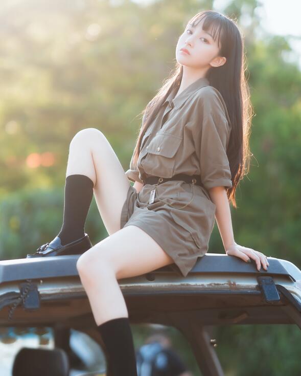 [YWW.ME] 2022.05.23 废弃车场 鲁鲁羽落子