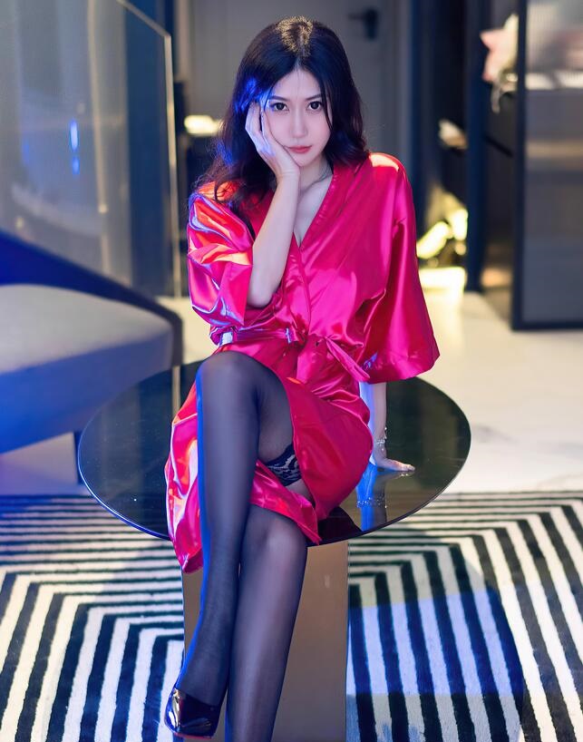 [XiuRen秀人网] 2022.09.14 No.5586 laura阿姣 黑丝美腿