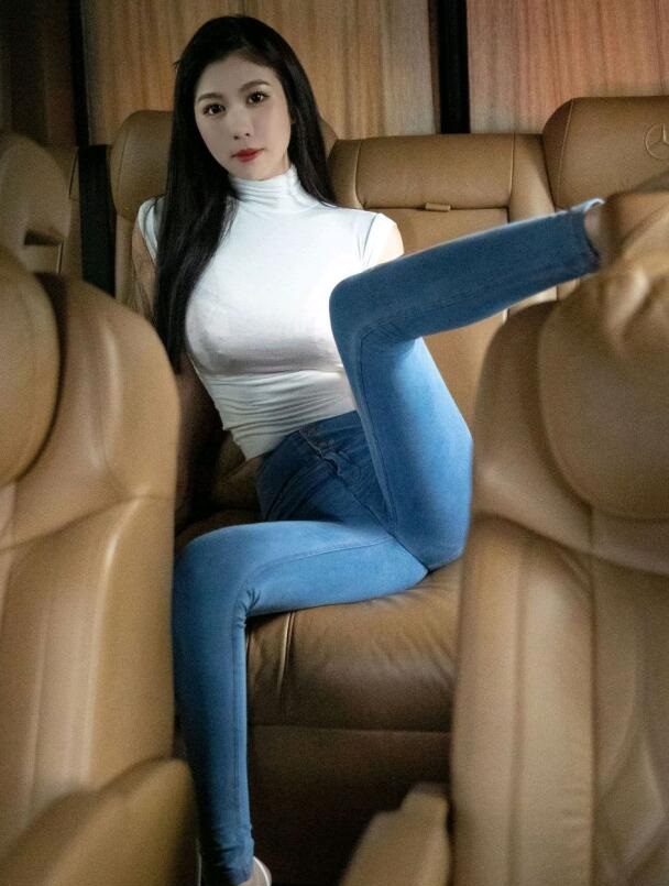 [XiuRen秀人网] 2022.10.08 No.5677 李雅柔182CM 牛仔裤美腿