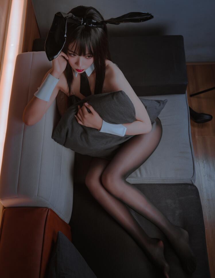 轩萧学姐 – 中秋 兔女郎