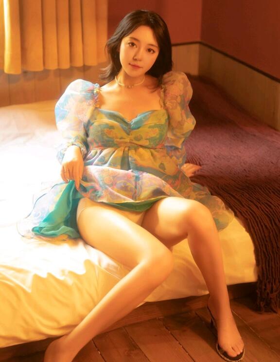[XiuRen秀人网] 2022.10.24 No.5749 露露luncy 长裙美腿