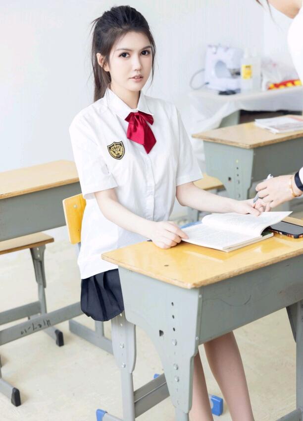 [XiuRen秀人网] 2022.10.26 No.5762 媛媛酱belle 丝袜白T
