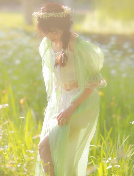 [YWW.ME] 2022.06.17 她在光里徜徉 西西