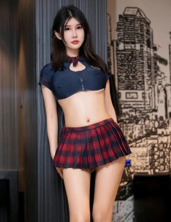 [XiuRen秀人网] 2022.11.15 No.5858 夏沫沫tifa 短裙美腿