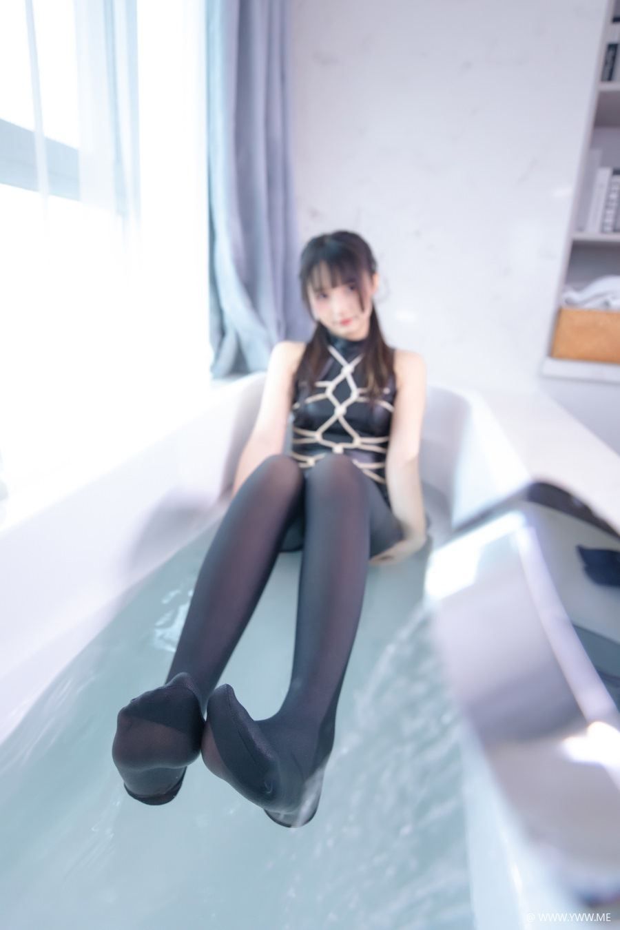 神楽坂真冬 – 《夏日戏水》-像素点