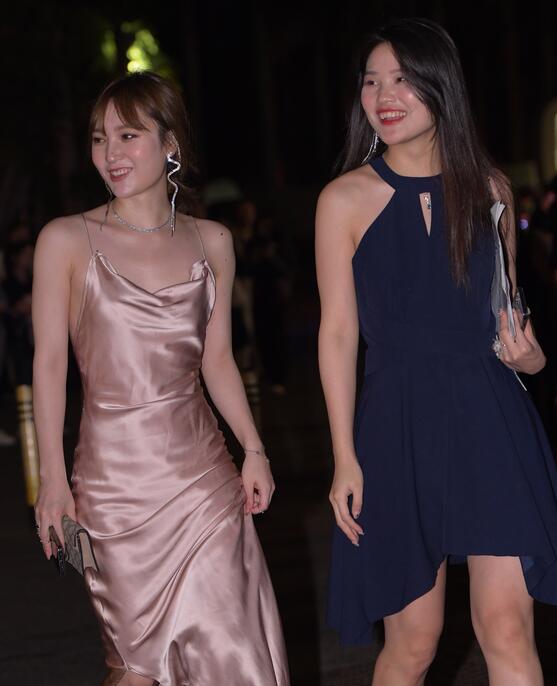 视觉冲击作品 美背晚装裙美女
