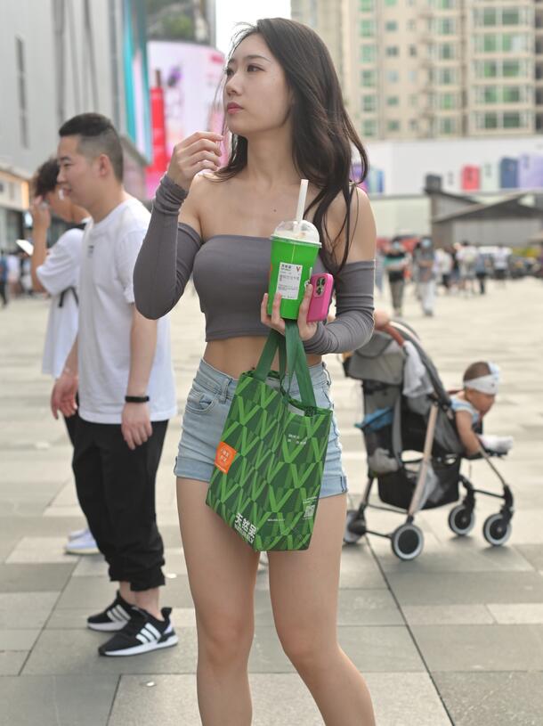 视觉冲击作品 偶遇盛夏小姐姐