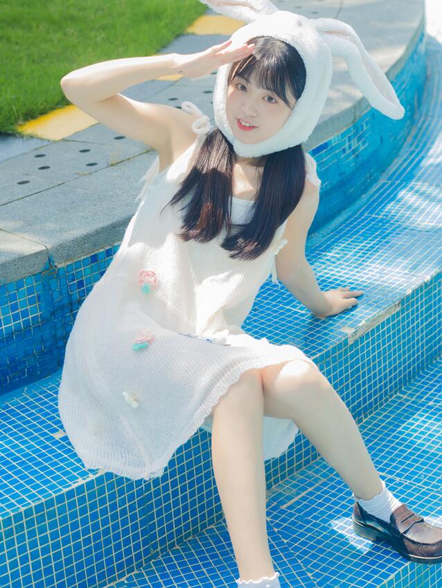 [YWW.ME] 2022.07.09 夏日泳池的兔子 可爱泡泡呀