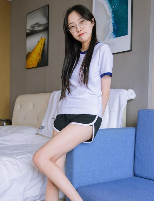 [BoBoSocks袜啵啵] NO.147 稚予-空军一号板鞋、白棉袜、体操服、走路掉袜子剧情（花絮版）