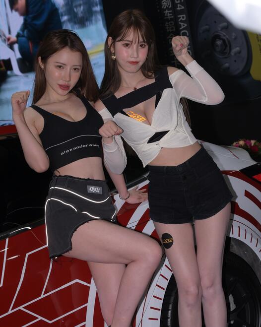 视觉冲击作品 性感丰满大长腿女模