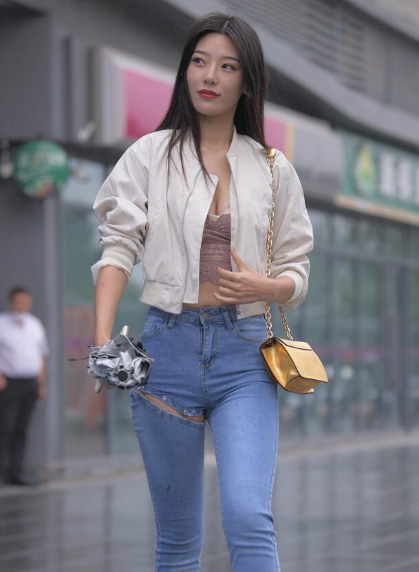 一只麋鹿作品  牛仔裤美女